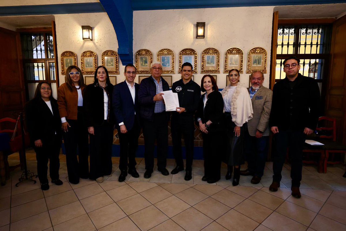 ¡Arrancamos el día en Puebla! ☀️

Nos reunimos con liderazgos ciudadanos para dialogar sobre los desafíos que hoy enfrenta Puebla y todo México, y sumar esfuerzos en la defensa de nuestro país.
Escuchar sus voces es fundamental para construir juntos la defensa de nuestra