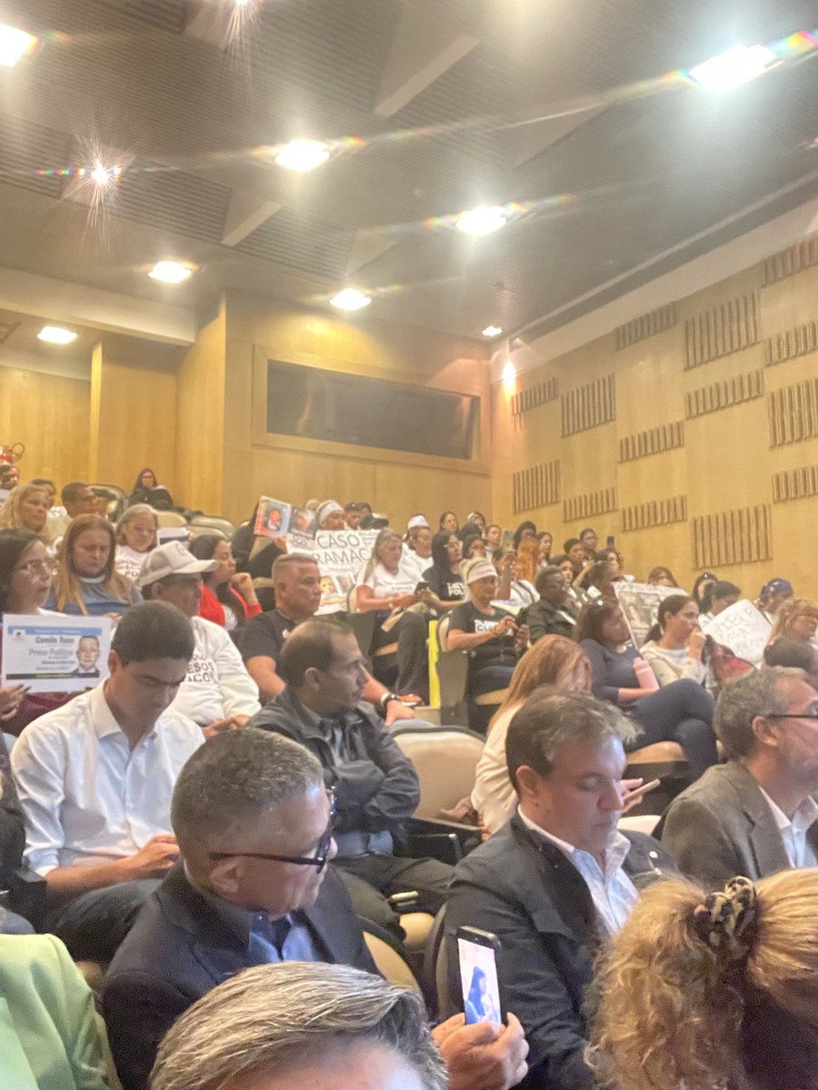 Seguimos desde la Asamblea Nacional escuchando a los familiares de los presos políticos! Nuestro compromiso es lograr una Amnistía amplia que otorgue la libertad a todos!