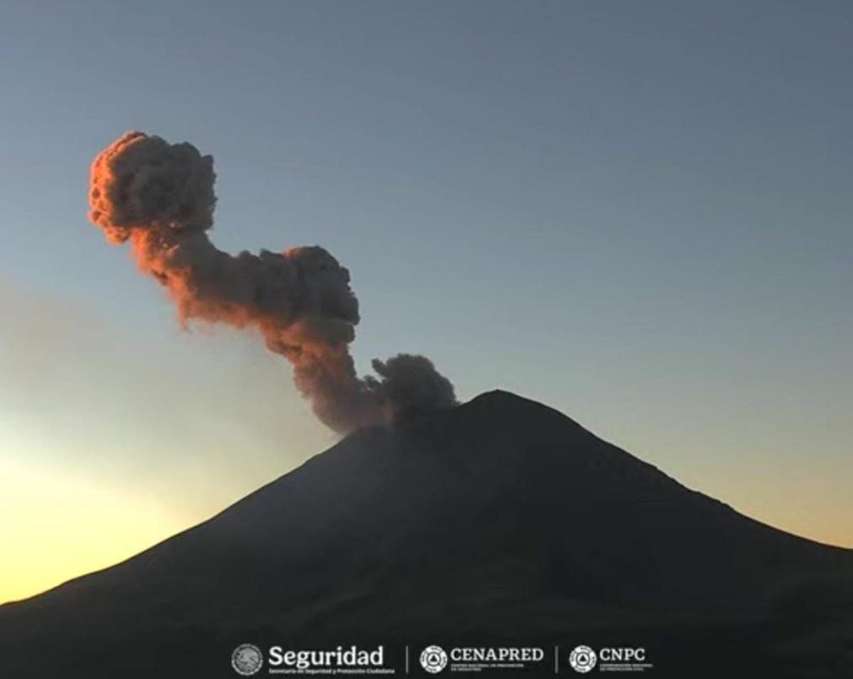 Imponente como siempre, el #Popocatépetl se hace presente en el horizonte de #Puebla. 🗻

Esta mañana se registró actividad dentro de los parámetros de Amarillo Fase 2, por lo que es importante que atendamos recomendaciones de <a href="/PCGobPue/">PC Estatal Puebla</a> y cuidemos nuestra salud. 😷