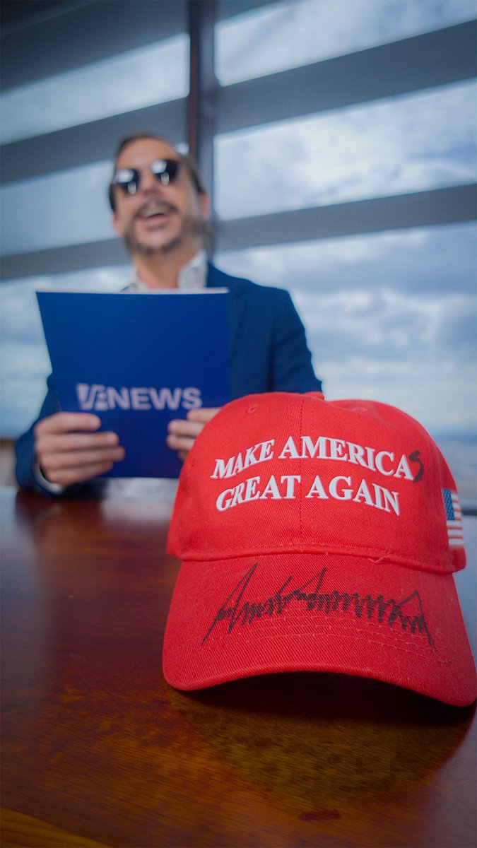 juanpisrules's tweet photo. Mk, Petro es un divino, se fue a visitar a Trumpy y tenía que traerme un regalo. Obviusly, me trajo la gorra más top. https://t.co/vlbojARxgz
