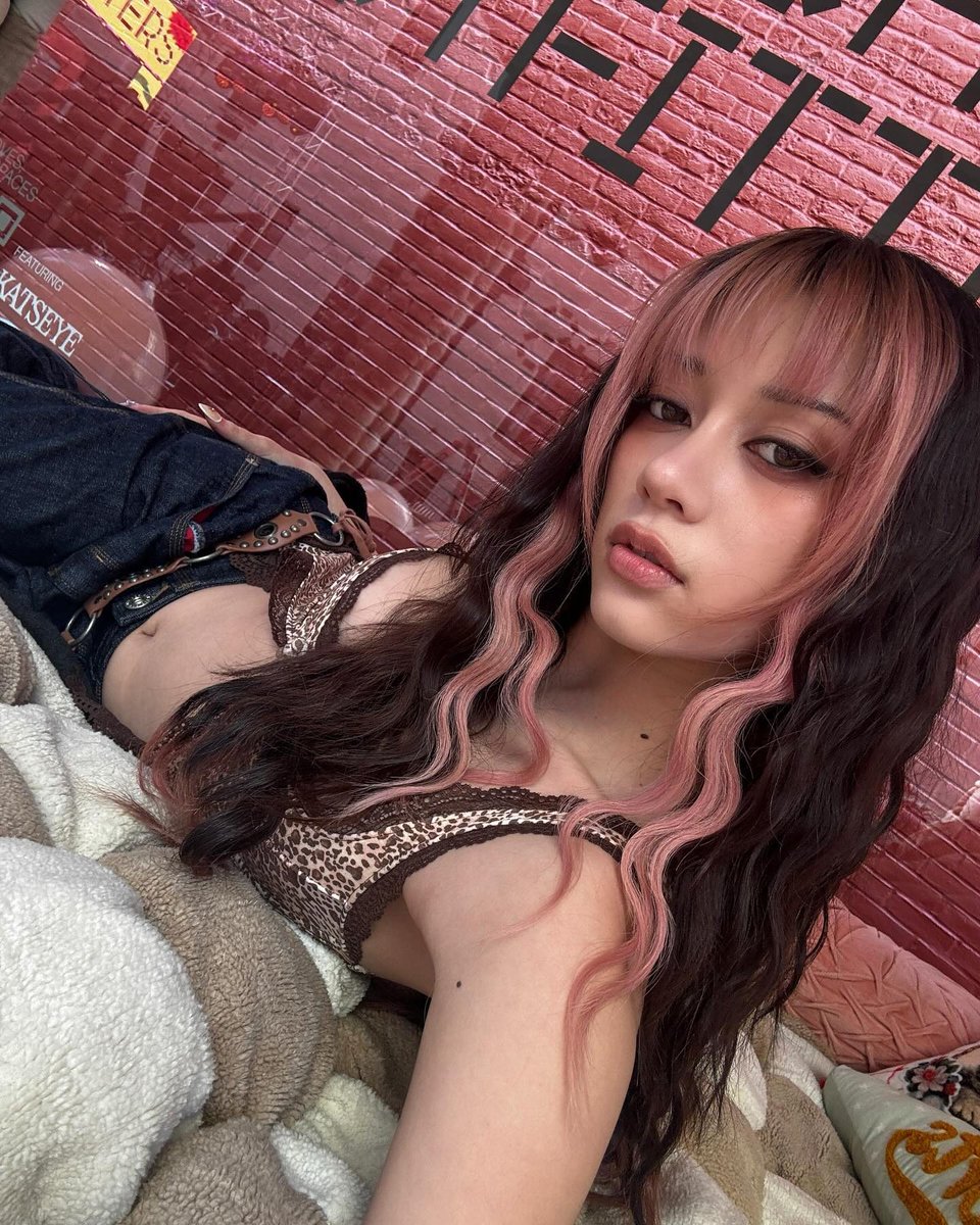 Seventeen tweet media