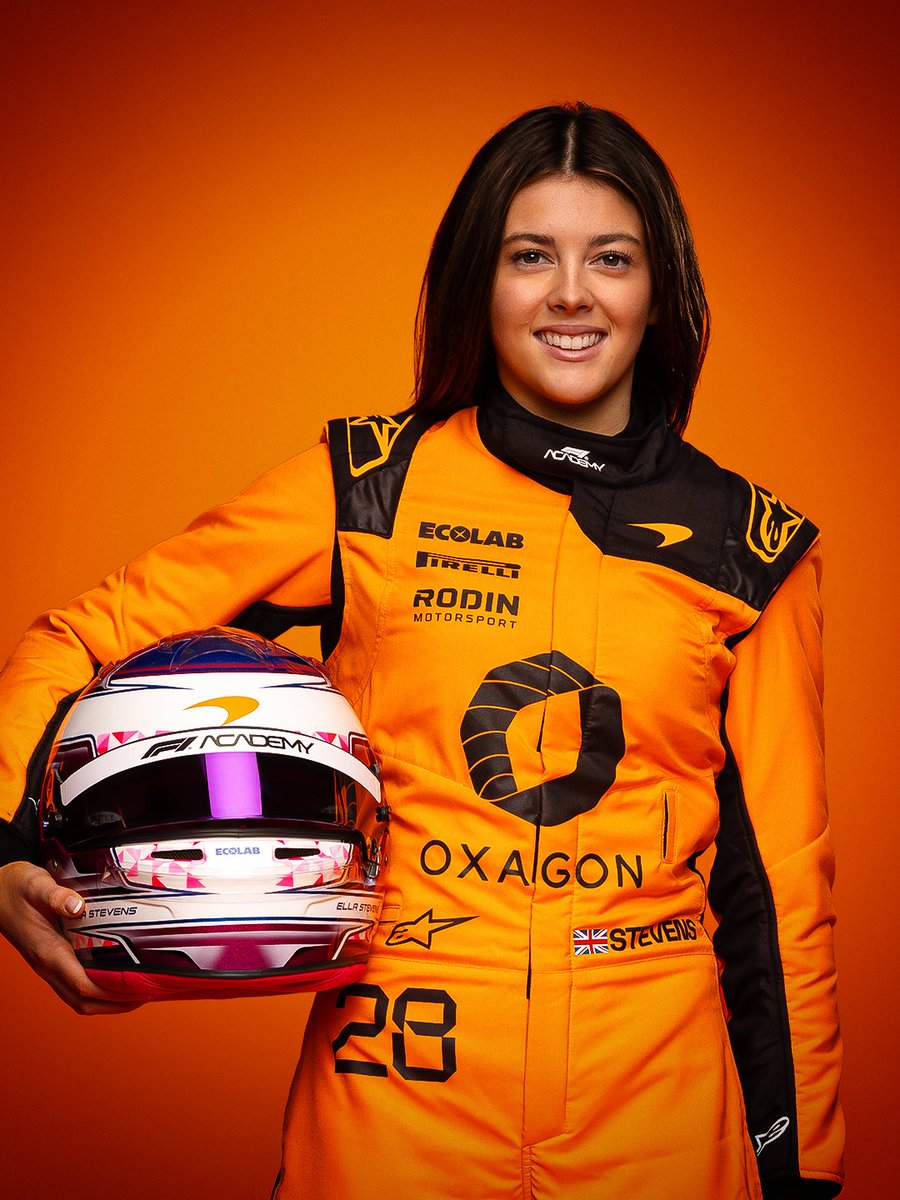 McLarenF1's tweet image. Suited up, papaya style 🧡

#McLaren | #F1Academy | @f1academy
