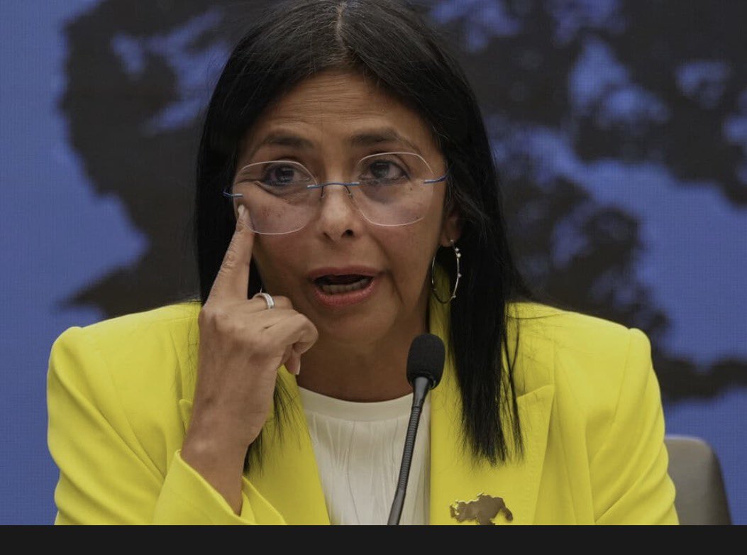 Jhonffonseca's tweet photo. 🇻🇪🇮🇱 ¡BOMBAZO QUE LES ARDE A LOS CHAVISTAS!
Mientras gritaban "¡Muera Israel!" y "¡Palestina libre!" en las marchas, Venezuela ya exporta petróleo directo al "enemigo sionista".
Acaba de zarpar el primer cargamento de crudo venezolano rumbo al Grupo Bazán, la refinería más grande de Israel.
¡Si, esa misma Israel que la revolución chavista llamaba diablo imperialista!
¿Dónde quedó el discurso antiimperialista? ¿Se lo tragaron con el petróleo que ahora vendemos sin complejos?
La hipocresía roja rojita explota en sus caras.
¡Bienvenidos al mundo real! 
Gracias a Donald Trump 🇺🇸
