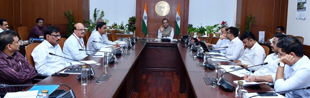MdTfiber's tweet photo. At the State Broadband Committee (SBC) meeting chaired by the Chief Secretary, discussions focused on enabling internet access to the last citizen through streamlined RoW, faster forest permissions, and effective implementation of the Telecom Act.

SBC assured full support to T-Fiber and encouraged telecom operators to leverage T-Fiber’s carrier-grade network for faster tower fiberisation across Telangana.

#TFiber #BharatNet #DigitalTelangana #RoW #BroadbandForAll