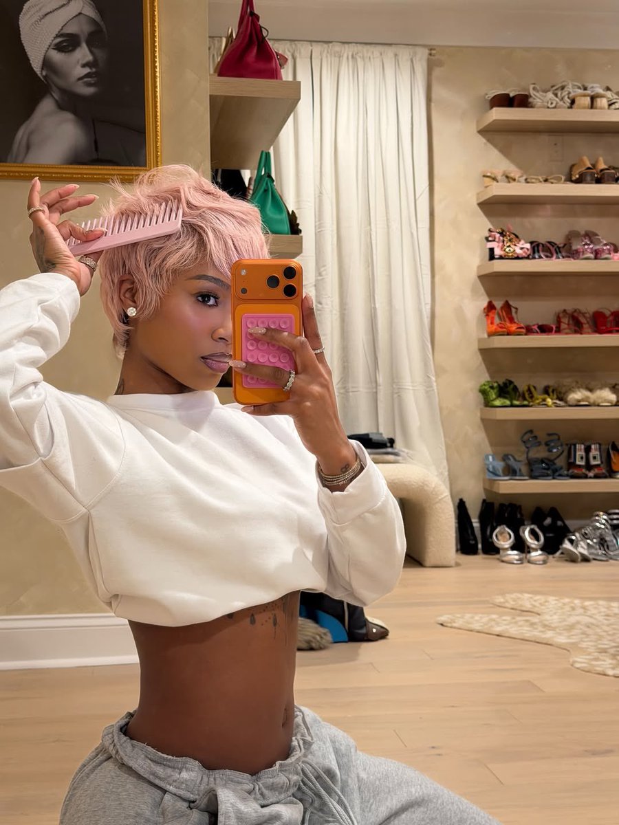 wavecheckers's tweet image. Dress Dior switched it up 💗