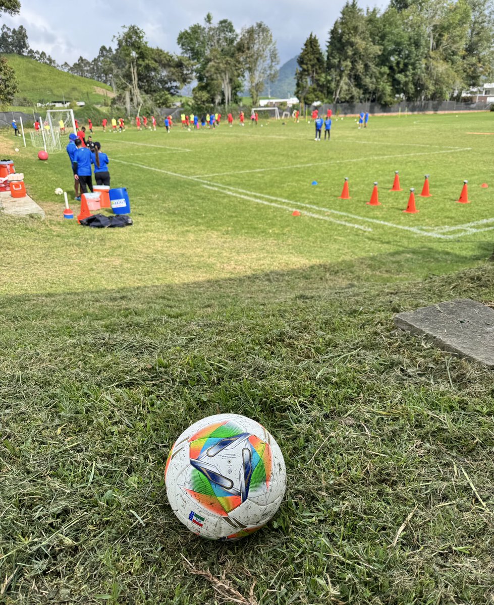 Once Caldas regresó a prácticas luego de su empate ante Alianza de Valledupar. El Blanco apenas regresó ayer a la ciudad sobre las 5 de la tarde y hoy empezó la preparación para el duelo ante Junior de Barranquilla.