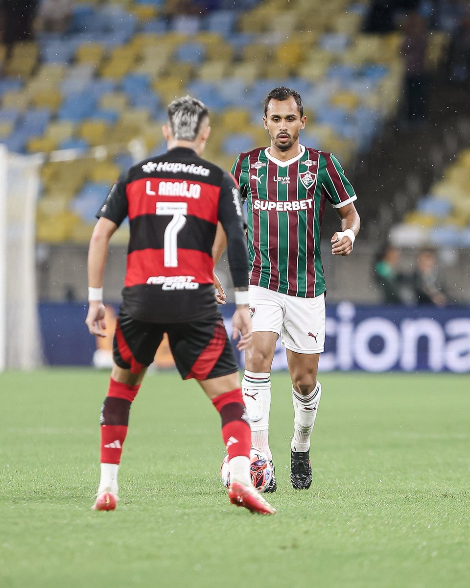 olaranjaoficial's tweet photo. O Murilo Benício dos jogadores de futebol. O homem que mantém SEMPRE a mesma expressão facial.

Infartando, fazendo gol, levando uma facada ou comemorando um título, sua face segue a mesma. 

Enfim, nos despedimos do sr. Vinícius Moreira de Lima. 

Boa sorte ao MEI! https://t.co/Vw3t3kJw3b
