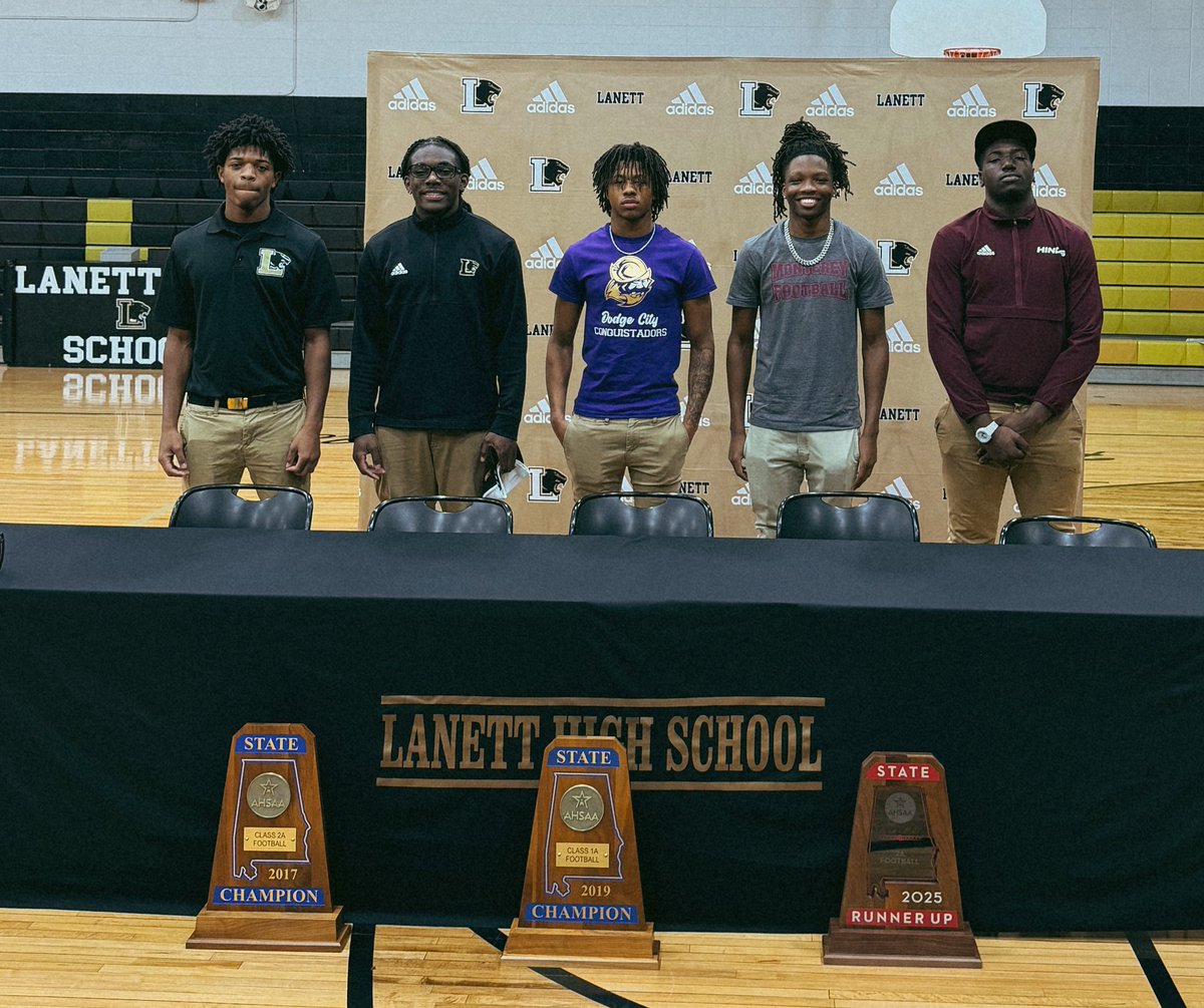 LanettPantherFB's tweet photo. Signing Day❗️Proud of these guys for taking the next step. Big futures ahead 👏

🏈 Terrell Staples - Huntington
🏈 Nadarious Morgan - Tuskegee 
🏈 Shamar Patterson - Dodge City CCC
🏈 Riontae Zeigler - Monterey Peninsula
🏈 Jeramiah McGillberry - Hinds CC 

@HallTechSports1 https://t.co/PMSJ2uJFnr