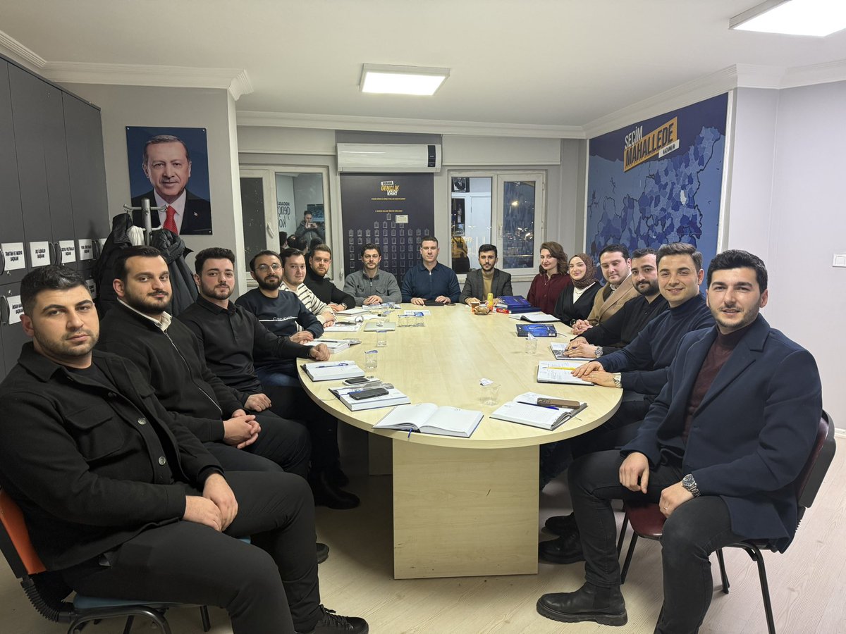 İl Başkanımız Doğan ORAK başkanlığında haftalık olağan İcra Kurulu Toplantımızı gerçekleştirdik.
Toplantımızın hayırlara vesile olmasını temenni ediyoruz.