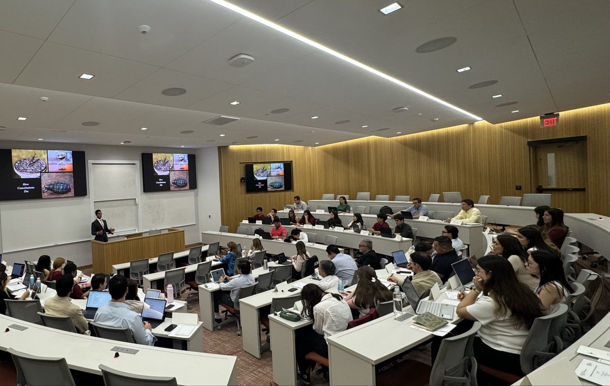 Escuela de Postgrado en Derecho UEES tweet media