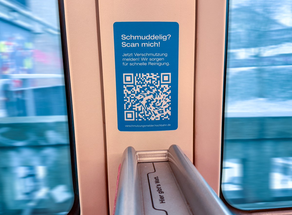 Testphase gestartet: Ab sofort könnt ihr in einigen U3-Zügen Verschmutzungen ganz einfach via QR-Code melden!📱​Datum, Zug- und Wagennummer sind bereits hinterlegt, ihr müsst lediglich ein Foto hochladen und die Kolleginnen und Kollegen vom Reinigungsteam werden informiert!
🧹💪🏻