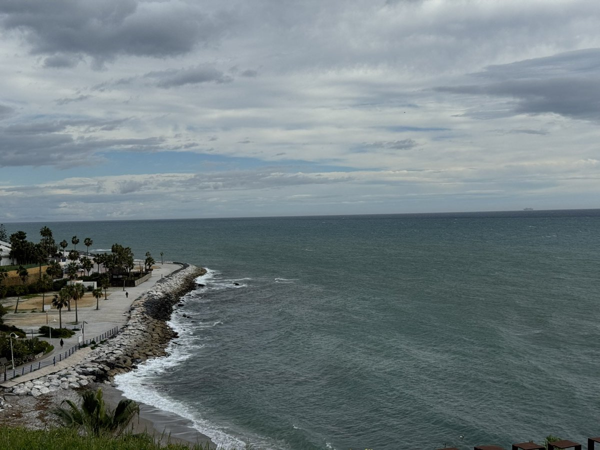 Hoy tocaba pruebas médicas y paseo.
Aquí hoy no hace falta abrigarse, con sudadera era suficiente. Turistas en manga corta, eso si.