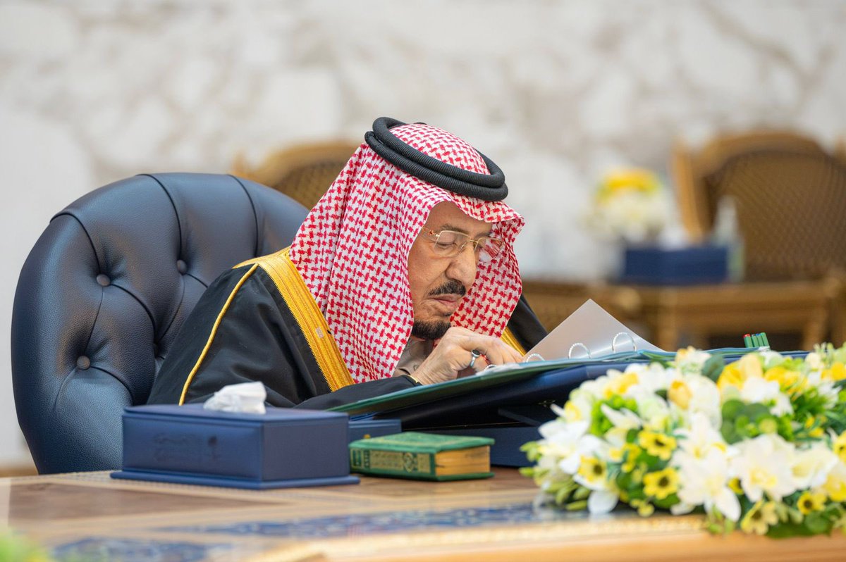 سيدي #خادم_الحرمين_الشريفين يرأس جلسة #مجلس_الوزراء في الرياض.