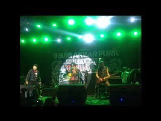 Terakhir kali melihat babeh Romi manggung di tahun 2016 waktu singgah ke Malang. <a href="/rtjofficial/">ROMI & The JAHATs</a> 
Rest in Power.🌻🌻🌻