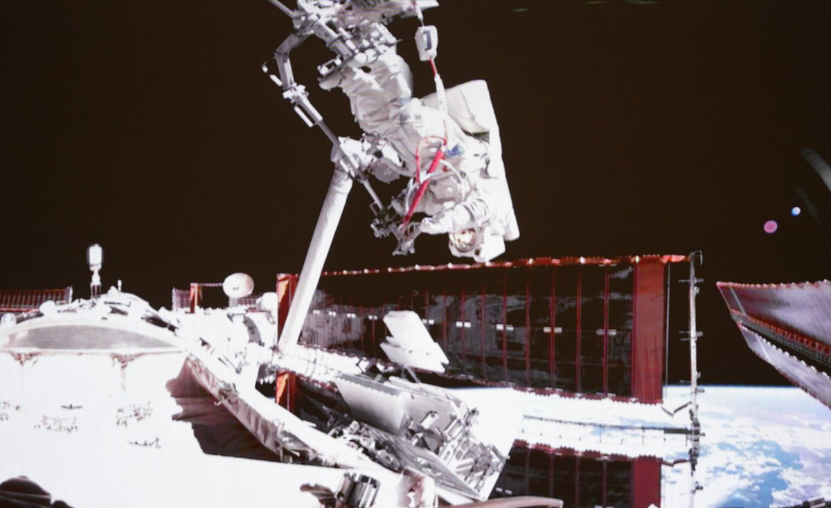 In the past year, China has achieved fruitful results in scientific and technological innovation, including flourishing artificial intelligence models, the successful maiden flight of the Jiutian large unmanned aerial vehicle (UAV), and the launch of Tianwen-2.