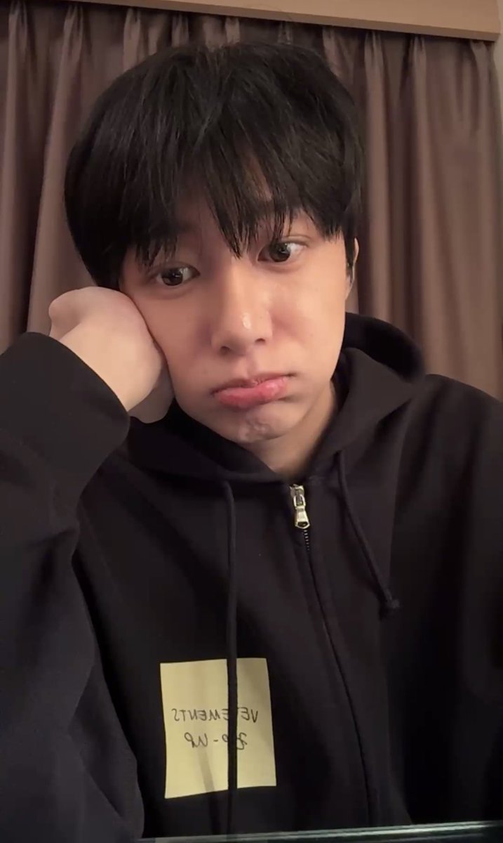 하..라이브 계속 끊기니까 근심가득한 강아지 얼굴 좀 봐