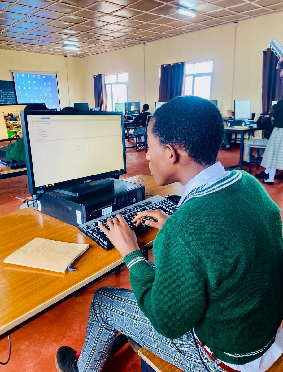 action_bonne's tweet image. L'École Socle du Savoir de #Matongo #Gitega, œuvre de l'@action_bonne, a bénéficié ce mardi 10 février 2026 d’un don du PNUD, composé d’un système solaire de 18 kW avec des batteries lithium de 45 kW et d'une connexion Starlink.