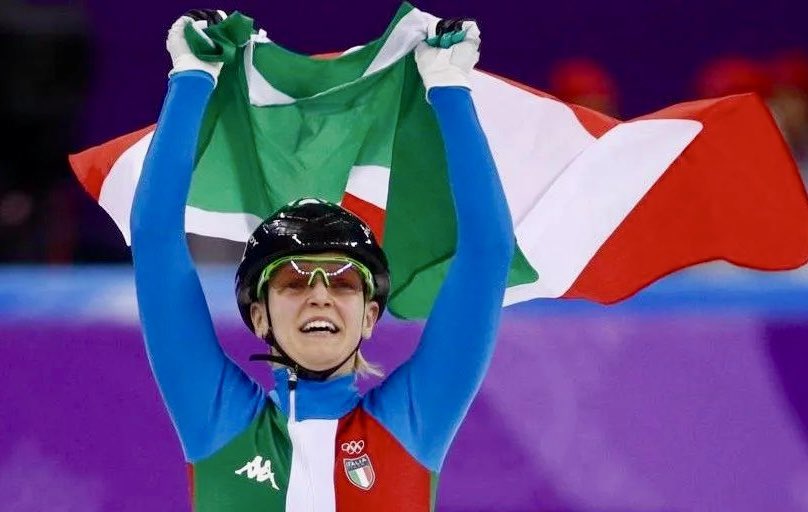 La prima medaglia olimpica a Torino 2006, a 15 anni. La dodicesima a #MilanoCortina2026, a 35 anni.

Arianna #Fontana ridefinisce il concetto di infinito.

#OlimpiadiInvernali2026