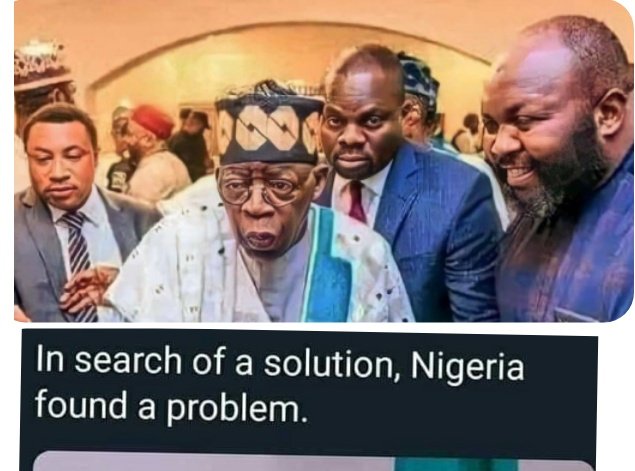 TENIBEGILOJU202's tweet image. MEET THE 1ST GRADUATE WITHOUT A CLASSMATE OR TEACHER... Till this afternoon, no single person has come out to tell us he went to the same primary or secondary school with him. No single person has claimed to be his lecturer at the Chicago state University. I can now define ONE