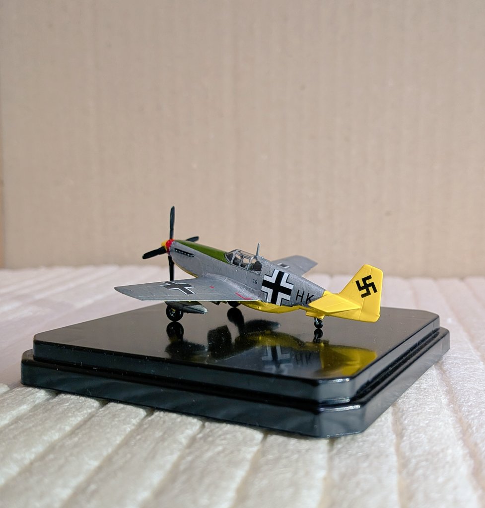 ptproom103's tweet photo. SWEET  1/144  P-51B "POW"完成！
今年はじめてのキットはマスタング！！ドイツ軍鹵獲機仕様を筆塗りで仕上げました！カラーリングとマーキングが変わるだけでガラッと印象変わるのが作ってて楽しかった〜！
#144スケモ
#SWEET https://t.co/F77RE296dt