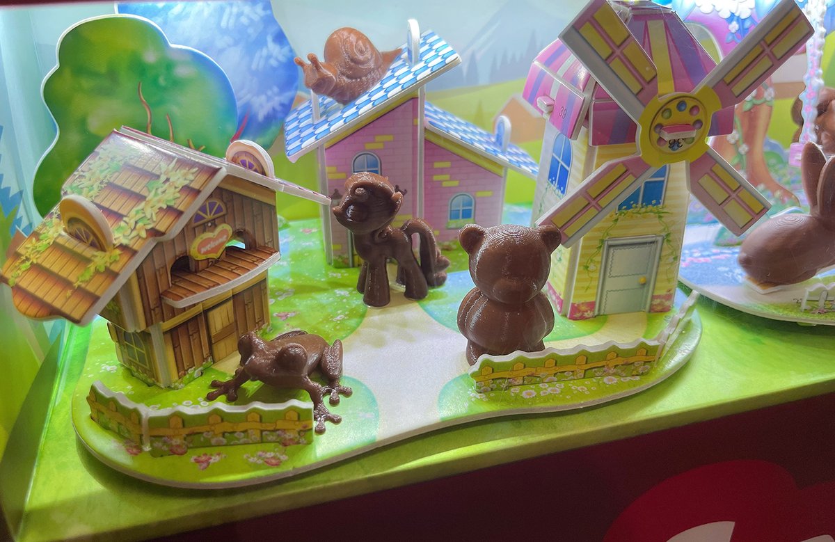real3DPtech's tweet photo. When Ancient Books Meet Cocoa: The Beijing City Library Presents the Magic of 3D-Printed Chocolate, Defining New Scenarios for Future Cultural Consumption https://t.co/cKCjTOp3Rs https://t.co/2ej4Bgso80