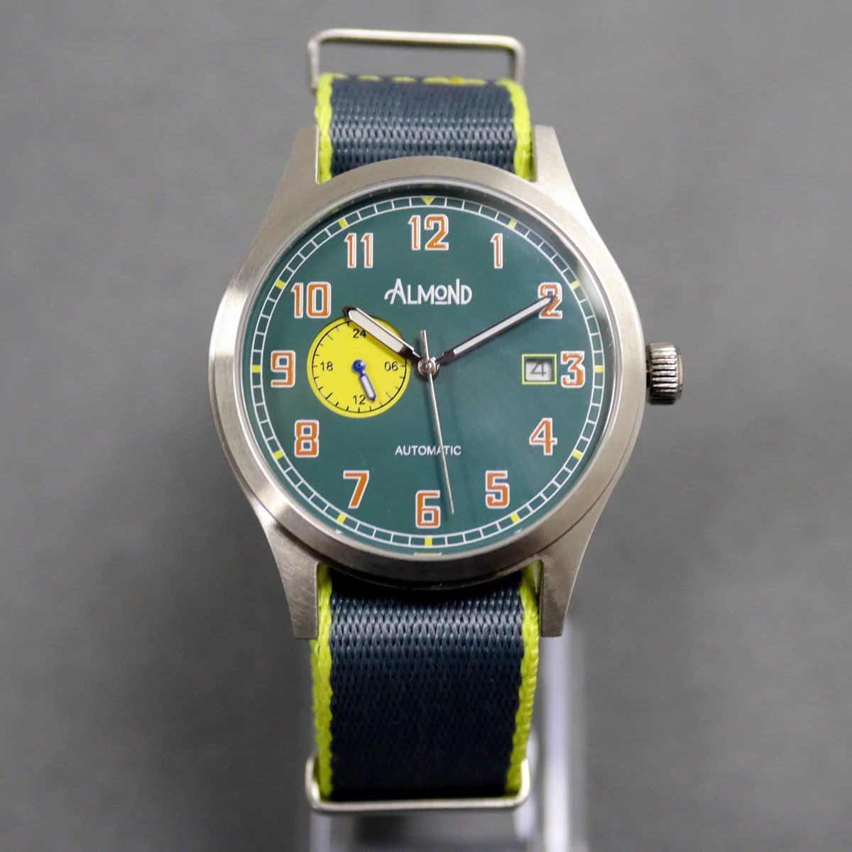 One of the best deals out there now!  The Riley Watch Co Almond Field Automatic is only $199 with free shipping!  British independent watchmaking with phenomenal quality and great color.  Check this out at rileywatchco.com

#watch #watches #watchtime #watchuseek #deals