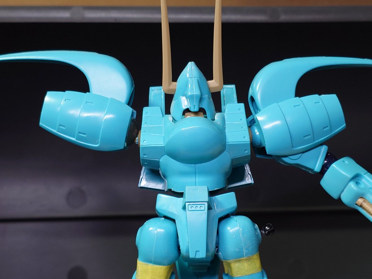 #プラモデル
#HM
#エルガイム
1/144 グルーン　集中作業5日目　肩軸位置、角度変更しました。2枚目は右が変更後の位置で左がキットのままです。両方加工出来たので付けてみた全身前後スピアは下の柄を1.5mの真鍮線して長さもこれ位にしたら丁度良いかな？