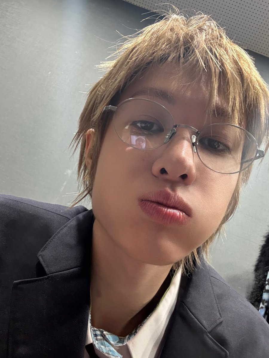 MoshingCore's tweet image. Fair Martin, gift of northern, frost-kissed air,
Thy voice a silver thread through quiet night,
Thy smile, a spark that melts away despair,
Thy gentle ways make ordinary bright.
If hearts could choose a sound to keep above,
Mine still would echo thine in awe, in love.