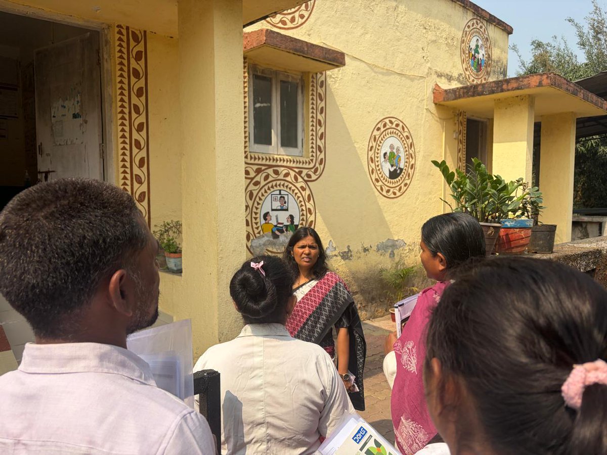 આજરોજ ઊંડાચ વાણિયા ફળિયા, તા.ગણદેવી ખાતે લોકસંવાદ કાર્યક્રમ યોજી ગ્રામજનોના પ્રશ્નોના નિરાકરણ માટે સંબધિત વિભાગને સૂચનો કર્યા. તેમજ ગ્રામ પંચાયત કચેરી, આંગણવાડી કેન્દ્ર, પેટા આરોગ્ય કેન્દ્ર અને પ્રાથમિક શાળાની મુલાકાત લઈ કામગીરીની સમીક્ષા કરી જરૂરી સૂચનો કર્યા.