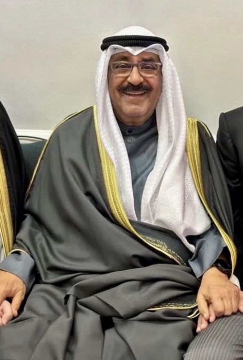 أبتسم ترى شعبك سعيد
أبتسم ترى بسمتك عيد