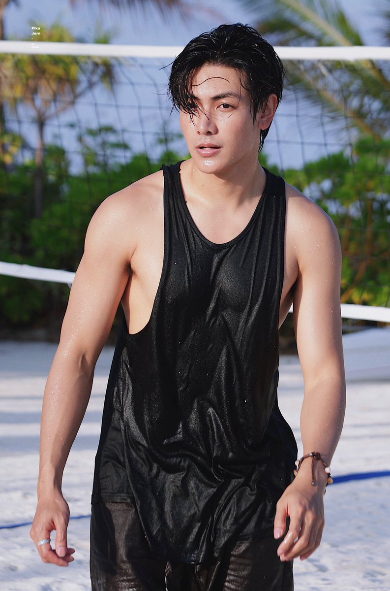 สมกับที่เป็นเงือกน้อยขึ้นจากน้ำแล้วหล่อขนาดนี้ได้ไง