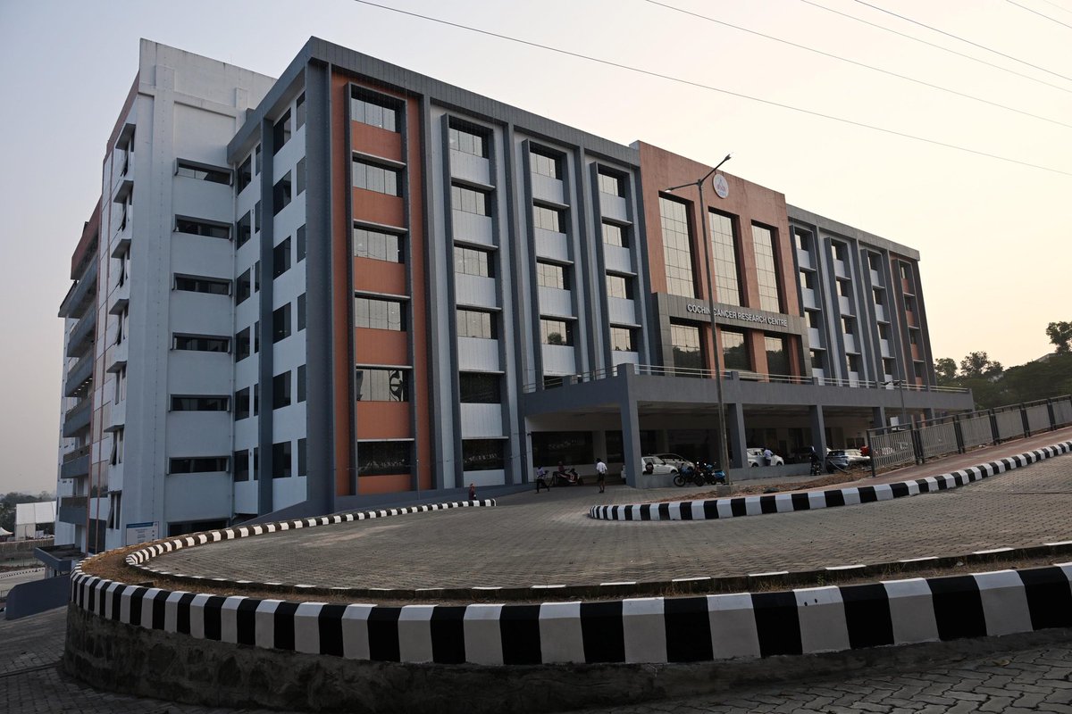 Pinarayi Vijayan tweet media