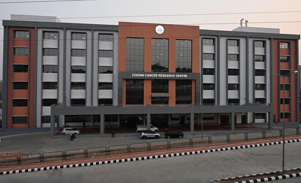 Pinarayi Vijayan tweet media