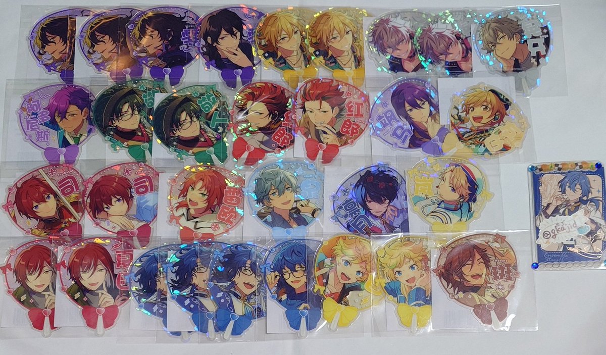 gkajid's tweet image. 【交換】
あんスタ 星推しクリアカード 2弾 (1弾) A B 開花後 開花前
(譲)
英智 桃李 スバル 真 千秋 奏汰 忍 翠 一彩 藍良 マヨイ 巽 凪砂 宗 みか ゆうた 燐音 HiMERU こはく 零 薫 晃牙 アドニス 敬人 紅郎 颯馬 友也 司 レオ 泉 凛月 嵐 夏目 つむぎ 宙 斑
(求)
4枚目＞固定リプ欄の求め