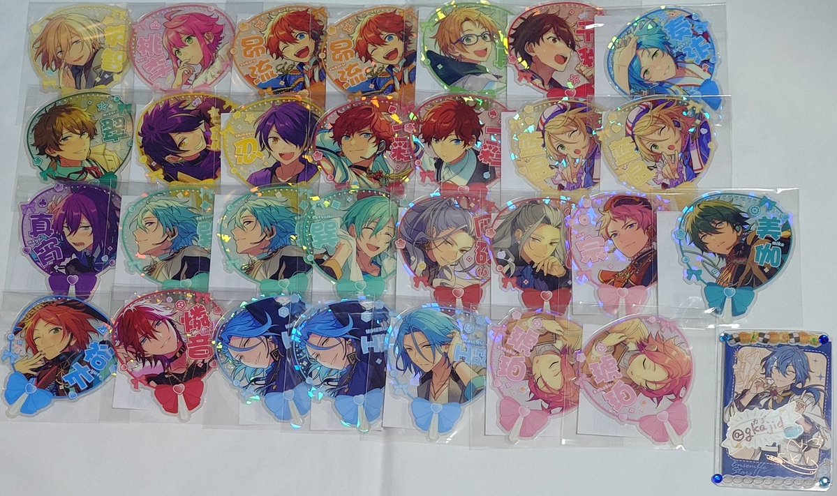 gkajid's tweet image. 【交換】
あんスタ 星推しクリアカード 2弾 (1弾) A B 開花後 開花前
(譲)
英智 桃李 スバル 真 千秋 奏汰 忍 翠 一彩 藍良 マヨイ 巽 凪砂 宗 みか ゆうた 燐音 HiMERU こはく 零 薫 晃牙 アドニス 敬人 紅郎 颯馬 友也 司 レオ 泉 凛月 嵐 夏目 つむぎ 宙 斑
(求)
4枚目＞固定リプ欄の求め