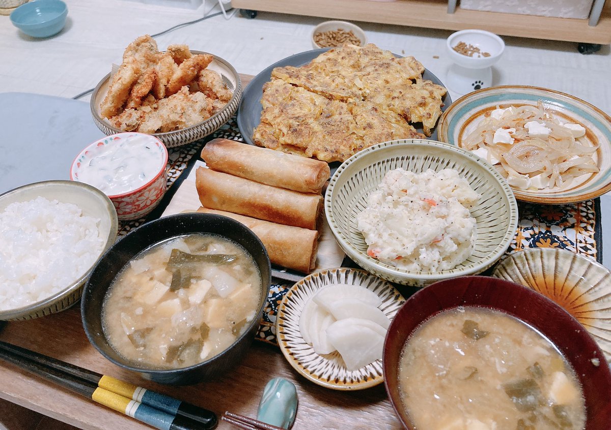 今夜の晩御飯🍚
カレー風チヂミ🍛牡蠣フライ🦪タルタル(手作りマヨにきゅうりの糠漬け)、ポテトサラダ(手作りマヨに人参の糠漬け🥕)、春巻き、玉葱炒めクリチ和え🧅何日も漬けた糠漬けが美味しい ~☺️

#ばんごはん