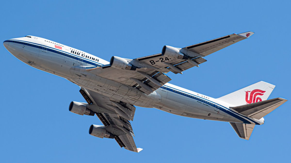 mat2ress's tweet photo. Cubana Airline IL-96 https://t.co/uxDz6apQb5