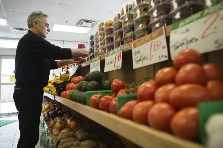 FoodProfessor's tweet image. If you thought Ottawa couldn’t find new ways to make groceries more expensive, think again.

The federal government has ended Destination Inspection Services, a program that allowed Canadian fruit and vegetable importers and exporters to ship products with guarantees.

Scrapping…