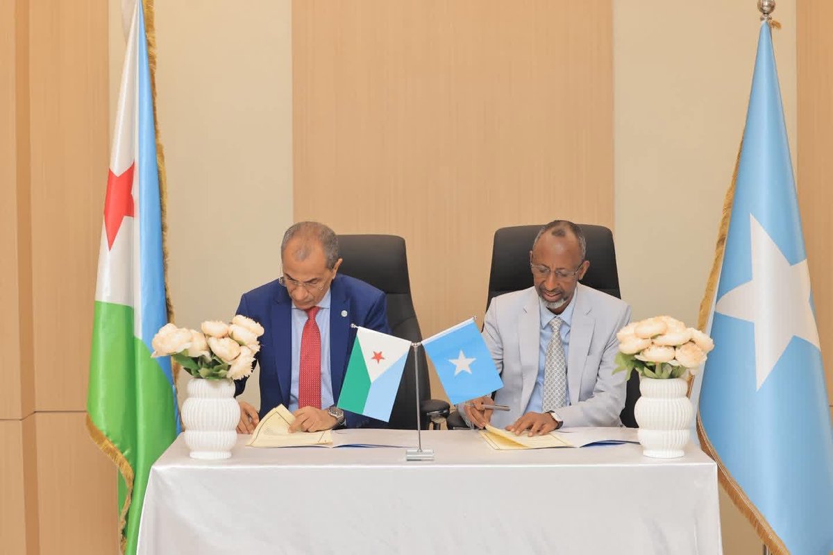 faaraxsheekh's tweet photo. Yesterday in Muqdisho, I signed an MoU with Djibouti’s Minister of Higher Education to strengthen cooperation in higher education &amp; research, advancing academic exchange, joint research, shared degree programs, scholarships, IP protection &amp; deeper ties for our youth &amp; the region. https://t.co/sfIBMHmOZi