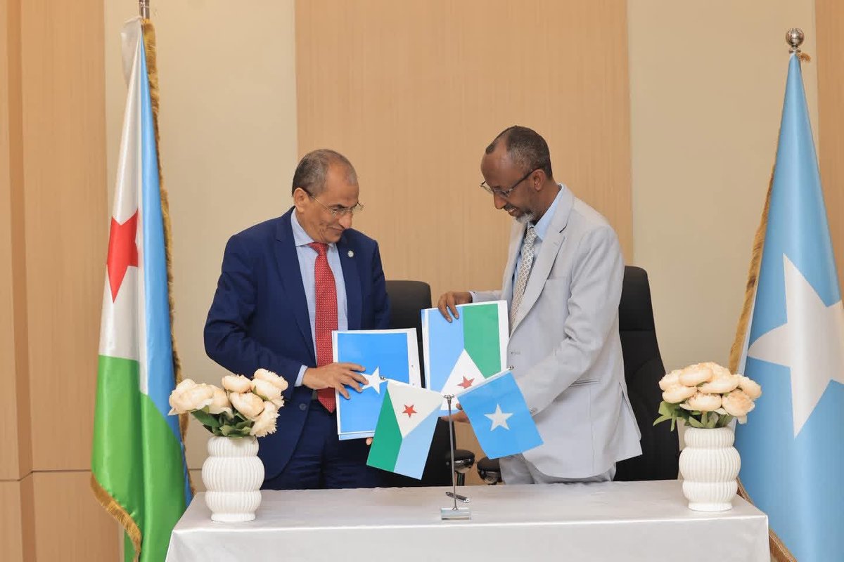 faaraxsheekh's tweet photo. Yesterday in Muqdisho, I signed an MoU with Djibouti’s Minister of Higher Education to strengthen cooperation in higher education &amp; research, advancing academic exchange, joint research, shared degree programs, scholarships, IP protection &amp; deeper ties for our youth &amp; the region. https://t.co/sfIBMHmOZi