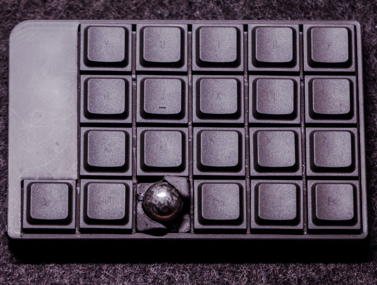 yojitter's tweet photo. Cornix キーキャップセットのLAK 黒 黒刻印を買ってみたけど、HHKBの墨みたいですごく良き。実物はもっといい。おすすめです。 https://t.co/inHSVUio5Z