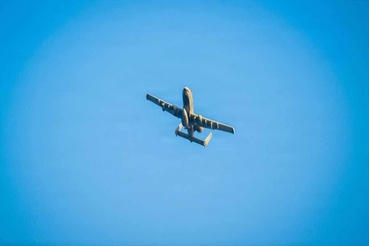 USNavy's tweet image. Brrrrt. 🎯✈️

A U.S. Air Force A-10 Thunderbolt II provides close air support to Independence-variant littoral combat ship USS Santa Barbara (LCS 32) during a training exercise in the Arabian Gulf.

Santa Barbara is deployed to the U.S. 5th Fleet area of operations in support of…