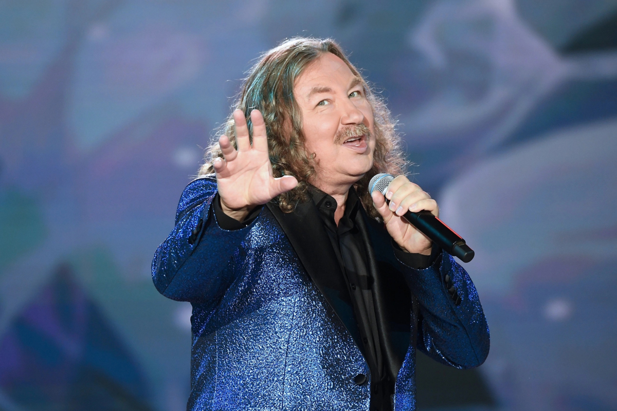 Николаев игнорирует запрет врачей

Врачи предупреждают, что при нынешнем состоянии сосудов любая перегрузка может стать фатальной, аналитики подсчитывают возможную прибыль. Ожидается, что за серию подмосковных концертов маэстро заработает не менее 40 миллионов рублей.