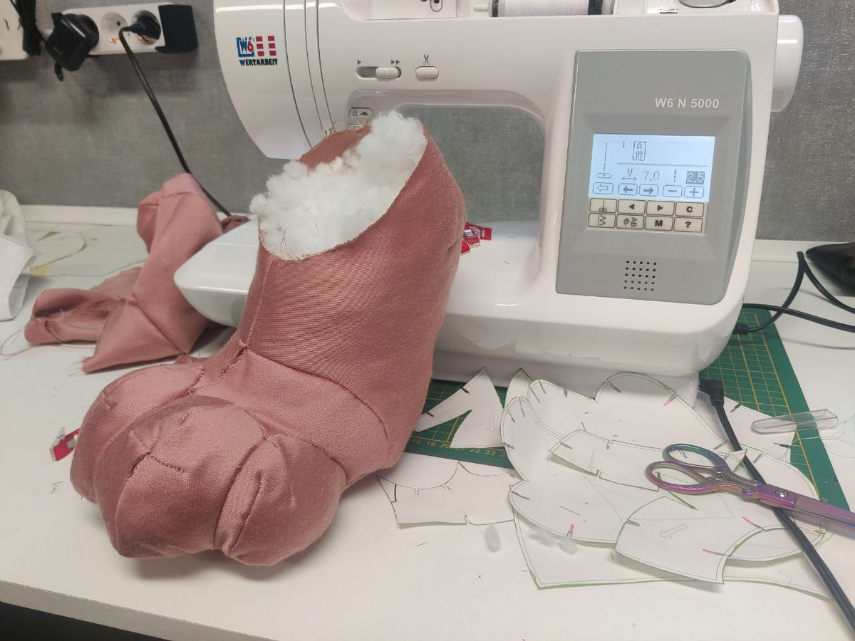 FeatherWorks.studio tweet media