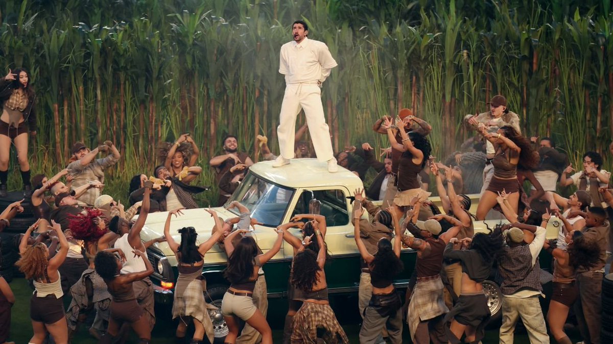 Impresionantes los complejos que destapó la excelente presentación de <a href="/sanbenito/">Benito Antonio</a> en el "Súper Tazón".
Chilenos (y otros sudamericanos) diciendo, desde su morenidad mestiza, que no son latinos ni americanos. Y que en RR. SS. rinden pleitesía al MAGA y el ICE.
#BadBunny #SuperBowl