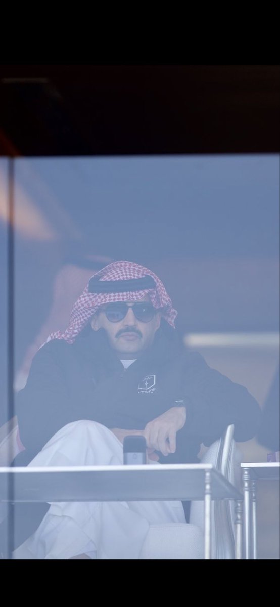 حظور الأمير #تركي_بن_طلال_بن_عبدالعزيز #أمير_منطقة_عسير لمباراة #أبها_الزلفي ضمن مباريات #دوري_يلو ..
• سمو الأمير تركي حضر مرتدياً لجاكيت بشعار نادي #أبها في إطار دعم سموه والمنطقة لممثل عسير في دوري يلو نادي أبها.