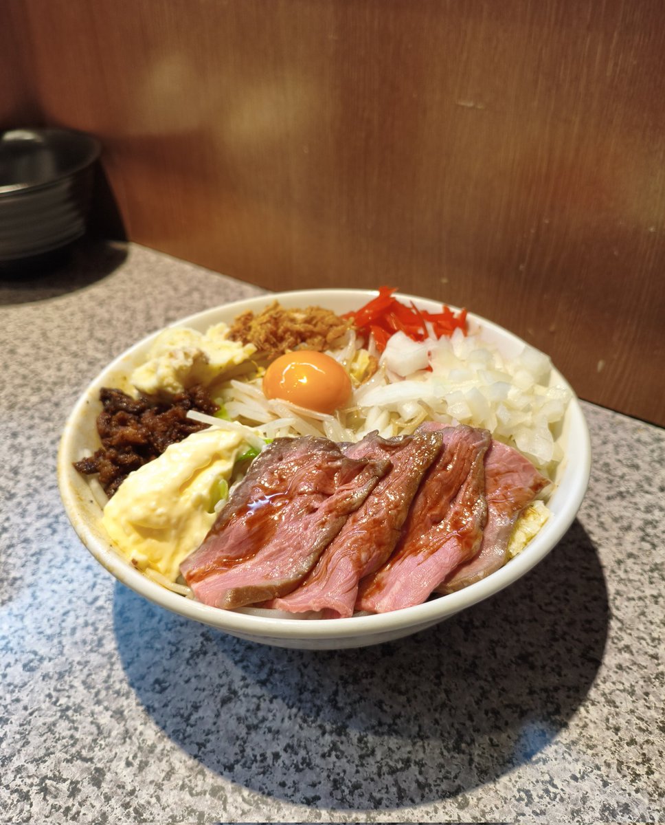 ラーメン宮郎〈蒲田〉
ゲリラ限定
▫ローストビーフまぜそば

ゲリラ限定でも対応できるフットワークの軽さは我ながら凄いと感じる。
残念ながらこのスキルを仕事に使う気は微塵もない。

職場のみんな、すまない。