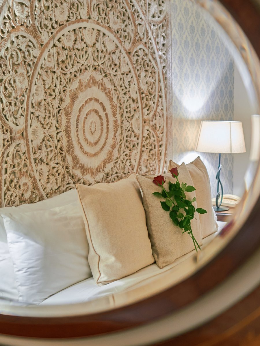 SeaviewHouseSpa's tweet photo. A Seaview House Hotel voucher is more than just a gift, it’s an invitation to slow down &amp; unwind together 🌹

Shop now at https://t.co/YrisdjAX1N

You can also opt for an e-voucher sent directly to your email address or the recipient’s inbox 💌 https://t.co/VxDGnZlVmQ