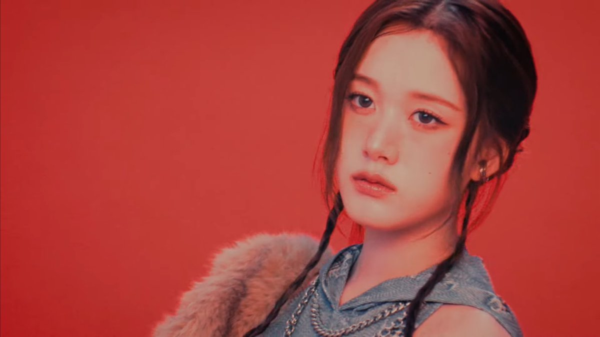 JYLOOKS's tweet image. 💋J in「mwuah」  mv 💋

#J #STAYC #재이 #스테이씨