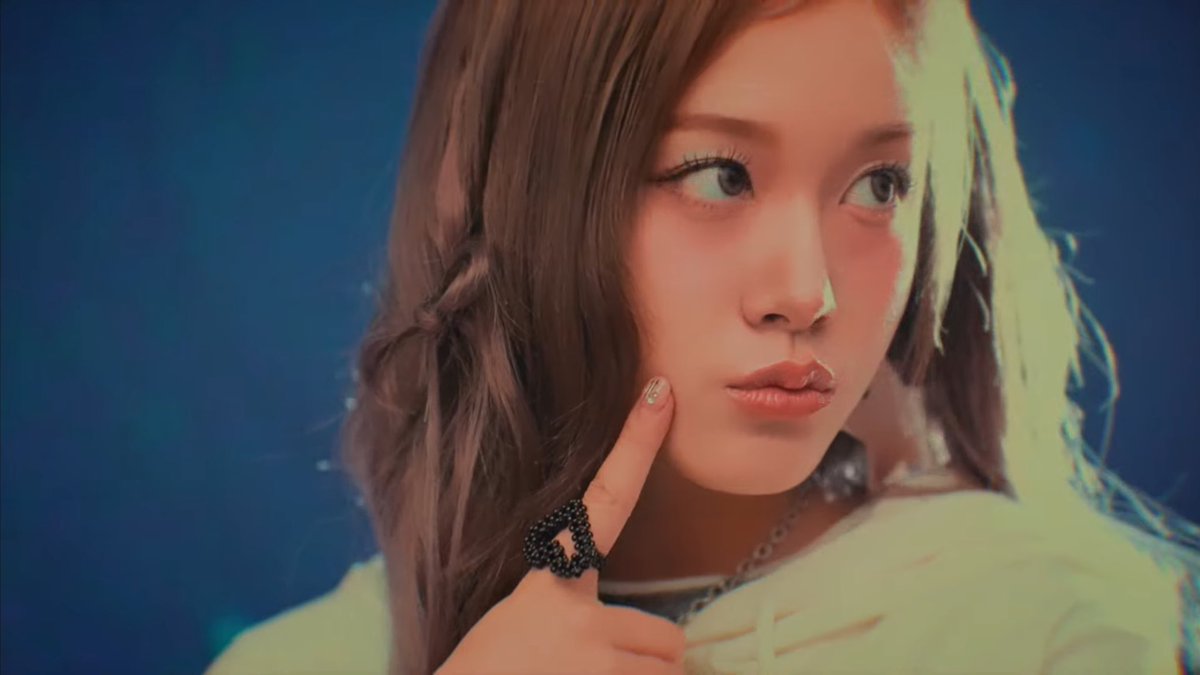 JYLOOKS's tweet image. 💋J in「mwuah」  mv 💋

#J #STAYC #재이 #스테이씨